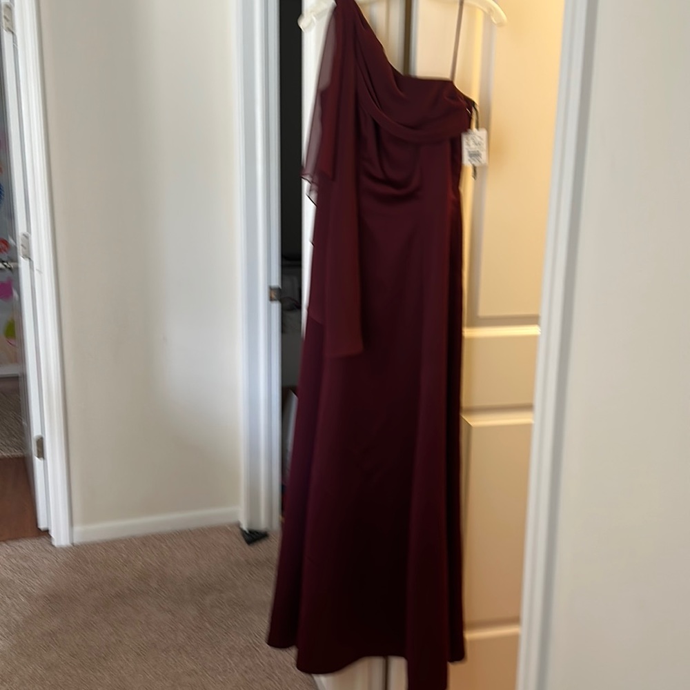 Brand new with tags beautiful burgundy long formal gown!